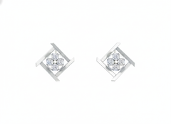 18K Gold & Diamond Women Stud Earring KRK30045