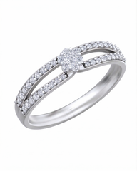 महिलाओं के लिए 18K गोल्ड और डायमंड बैंड रिंग KRB10285