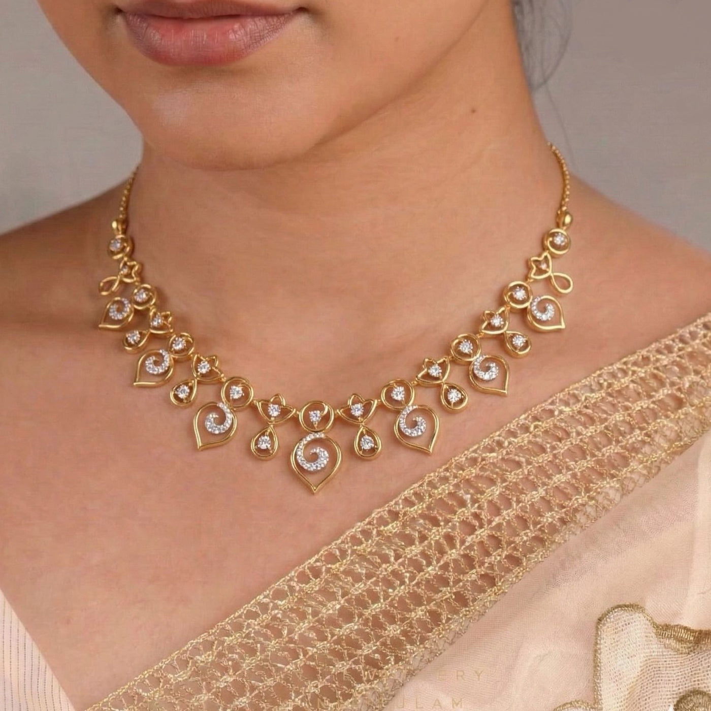 Gold ad diamond necklace worn by a person in a beige saree.
