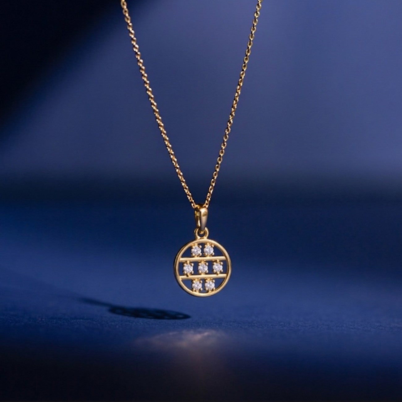 Stylish gold jewellery pendant for modern everyday wear.
