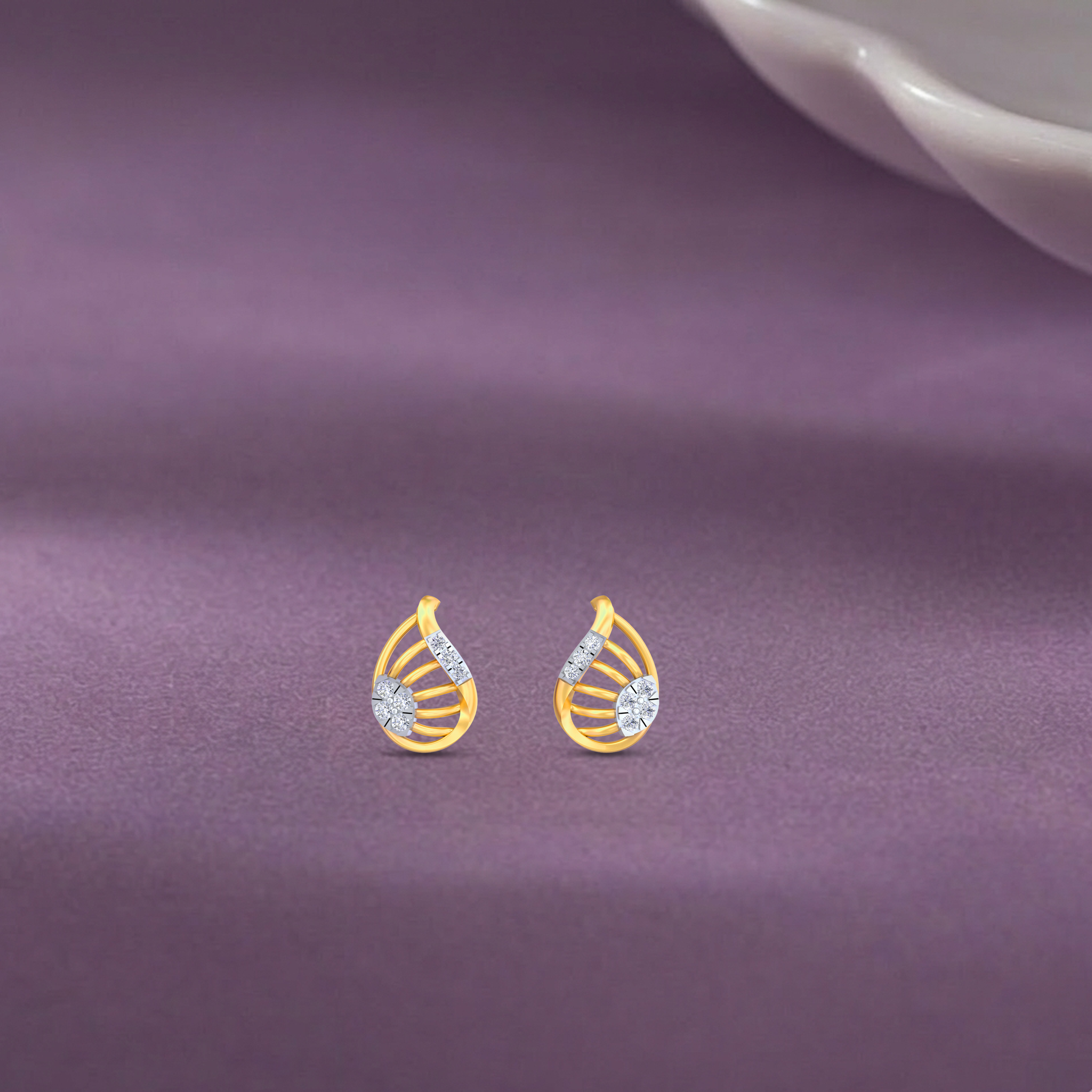 Yellow Gold Diamond Earring | under 40k 