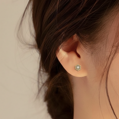 Yellow Gold Diamond Earring close up shot | under 40k 