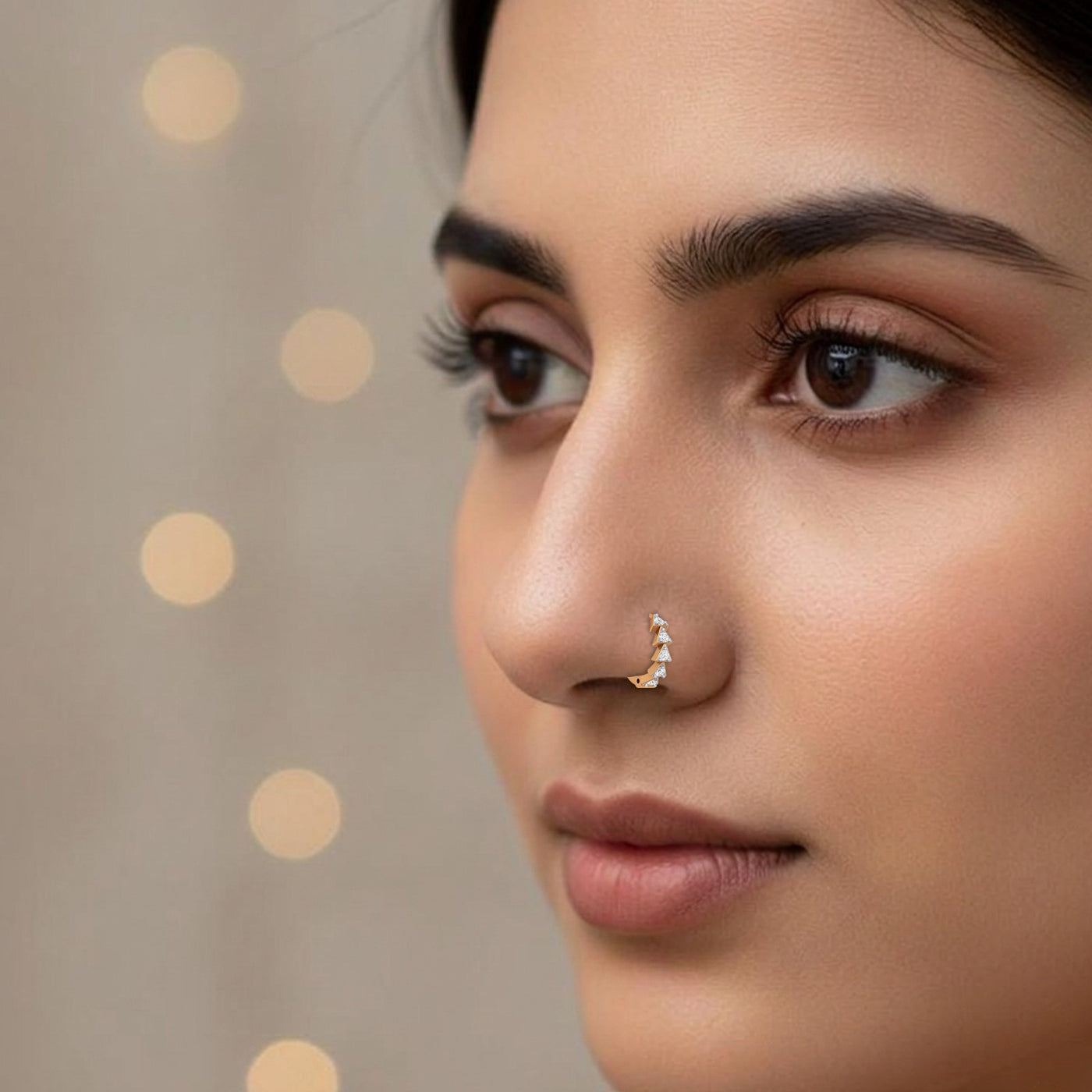 18K सोने और हीरे की नोज़ रिंग KRC80309