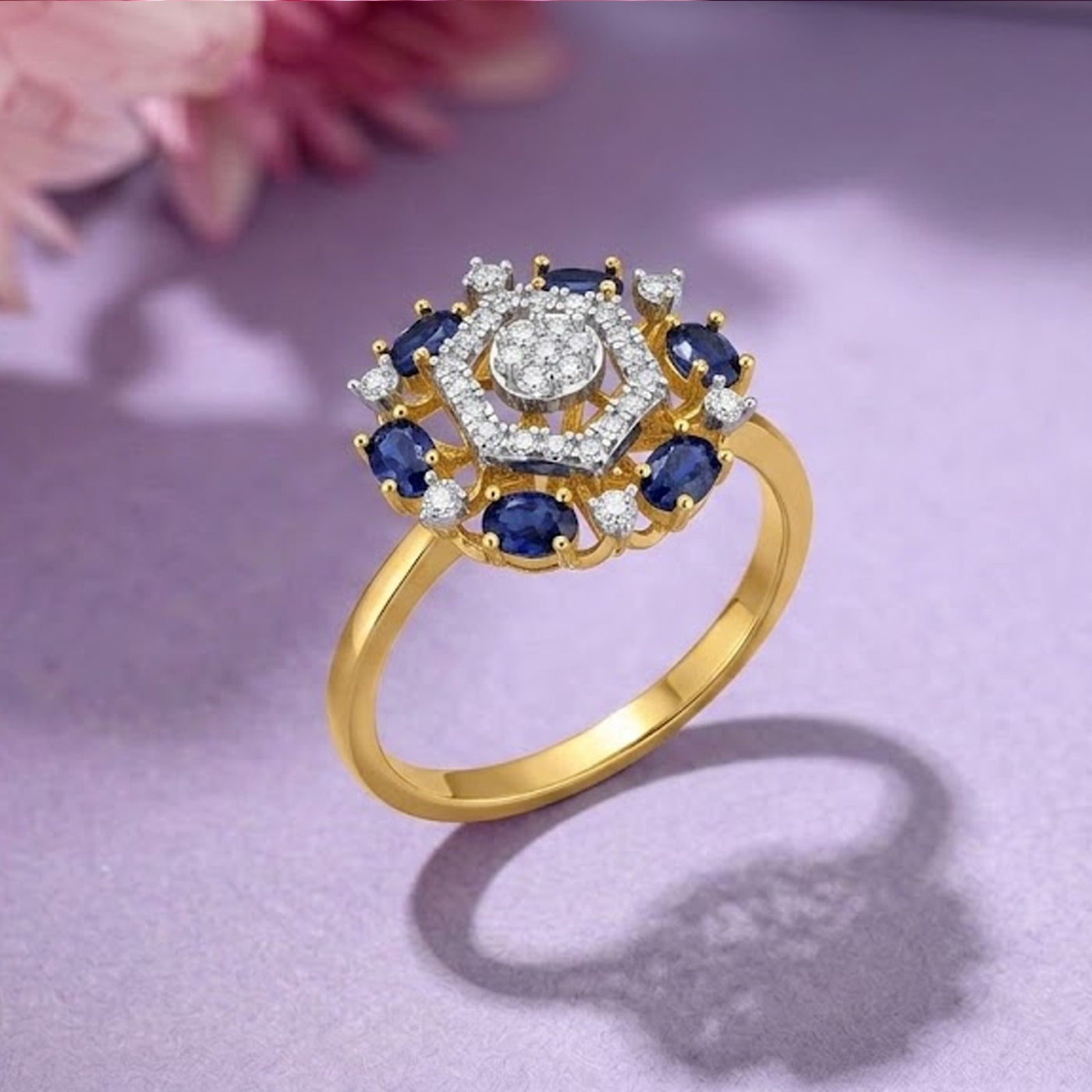 महिलाओं के लिए 18K सोने और हीरे की रत्न जड़ित अंगूठी KRI10591