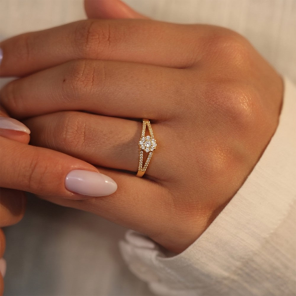 Gold & Diamond Engagement Ring For Women KRC10780