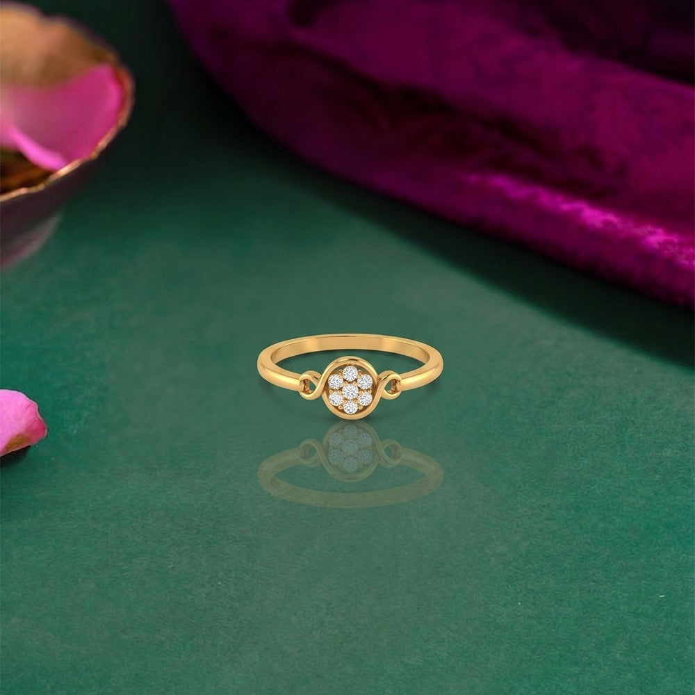 महिलाओं के लिए 18K गोल्ड और डायमंड बैंड रिंग KRE10513